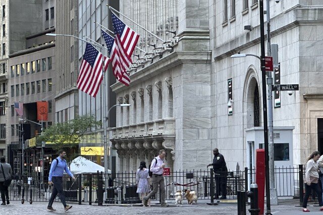 Pasar saham hari ini: Wall Street melorot untuk memangkas kenaikannya bulan Mei karena Dow turun 400 poin