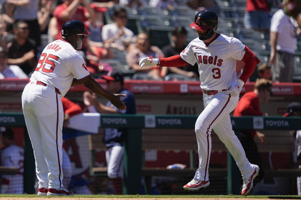 Taylor Ward's grand slam menyegel kemenangan Angels atas Athletics 8-6 untuk menghindari kekalahan dalam 4 pertandingan